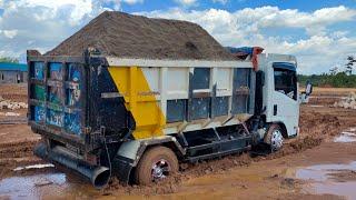 Nyali Seorang Sopir Melewati Medan Berlumpur!!!Mobil Dump Truk jomplang pasir Full Bak