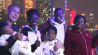 Mom and sister's first stop in China, we took them to see the Bund!