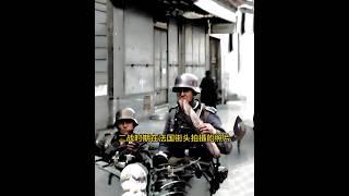 二战时期在法国街头拍摄的照片，两个纳粹德国士兵把车停在路边吃法棍面包。#二战 #老照片 #历史