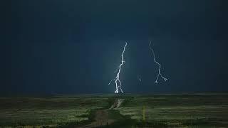 Lightning Bolts Tearing the Sky Apart! HD  #Orage #Éclairs #Météo #Tempête