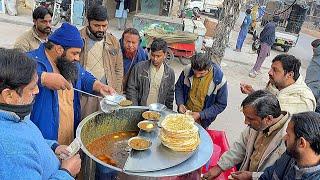 20/- Rs - PAPPU CHANAY CHOLAY BREAKFAST ON ROAD SIDE | CHEAP DELICIOUS BREAKFAST STREET FOOD LAHORE