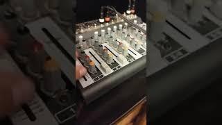 Canal JDBarba Ayudando a Beluyan a usar Consola para Karaoke en un minuto