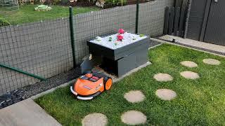 Robot lawn mower garage for Worx Landroid S