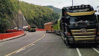 TES KEKUATAN TRUCK HINO 500 VS MITSUBISHI FUSO FIGHTER BELUM DI STEL Di KELOK9 MUATAN SAMA 32 TON