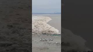 Наводнение надвигается на город