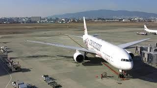 JAL B777-246 Spot in（JL0111 Osaka(Itami) Gate17）