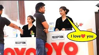 Proposing to OYO hotel girl manager // prank on oyo girl // vishal banarasi