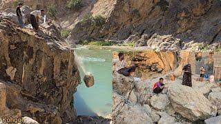 Nomadic life in the cave: the art of removing large stones to build a courtyard