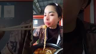 You eat Korean spicy noodles with me because it tastes delicious. #sophea #khmer  #eat #duck