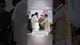Priyanka Gandhi vadra gets a bouquet without flowers on stage, and here's what happened next