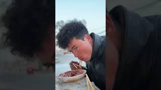 Village Life: Young Uyghur Boy Enjoys cold Lampung After Icy Sledding Fun! #uyghurculture#food