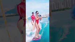 带上一位美女一起来冲浪#冲浪#比基尼