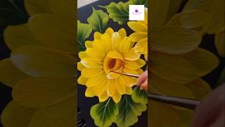 Painting beautiful yellow flowers in acrylics #wocol #shorts