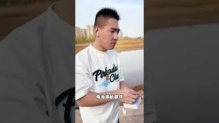 新疆河边的烤鱼90一公斤 一条400多外皮酥脆鱼肉软嫩太香了！路边摊美味 街边小吃 新疆美食 妈呀太香了