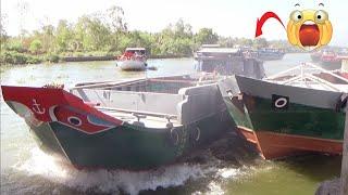 [903] Steel boats squeeze barges and pass through the dam gate very attractively