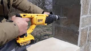 DeWALT DCH133 in work