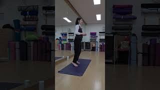 뒤꿈치들기와 종아리 가자미근 운동과 골반움직임을 동시에!20회.균형동작.제2의심장.혈당뽀개기운동 #시니어요가1등 #시니어운동 #실버요가 #중년홈트 #senioryoga