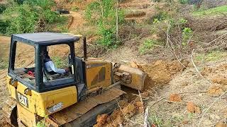 It's Easy to Use D5K XL Bulldozer to Make Palm Terraces in Plantations