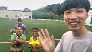 During the trip, Brazilian children ran to my Korean husband