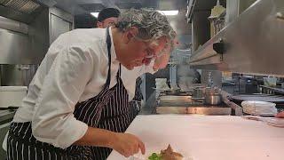 Londra, in cucina con Giorgio Locatelli: "La notorietà a questa età è strana, ma torno a Masterchef"