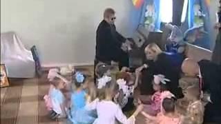 Elton John plays piano and sings "Circle of Life" for orphan children in Ukraine