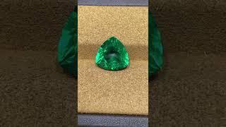 Trillion Lab Grown Colombian Verdant Green Emerald 7.6 ct #gemstonejewelry #customjewelry #gemstone