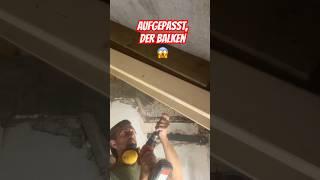 Die letzten Balken  #handwerk #bau #maurer  #bauen #hausbau #umbau #maschine #azubi #baustelle