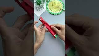 The weather is getting hotter and hotter. Make a cool watermelon fan and do it with your children.