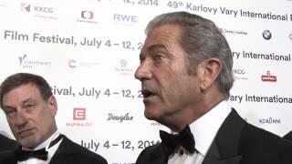 Rozhovor na červeném koberci s Melem Gibsonem / Red Carpet Interview with Mel Gibson