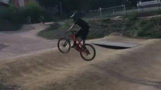 MA PREMIÈRE FOIS sur un TERRAIN DE BMX race !MTB  FREERIDE 