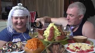 MUKBANG RUSSIA|MASHED POTATOES|ГОДОВЩИНА|ПЮРЕШКА|КОЛБАСКИ,РУЛЕТ,МОРКОВЬ,СЕЛЕДКА ПОД ШУБОЙ и ШАМПУСИК