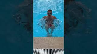 Бассейн оказался коротковат) Плаваю в бассейне в Турции.‍️ Swimming pool in Turkey #shorts