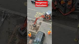 Dangerous moment #roma #italy #fypシ #italian #viralvideo #trending #job #lavoro #work  #viralshorts