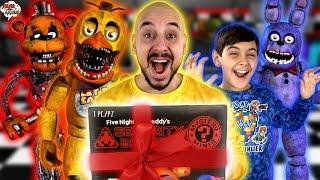 ПАПА РОБ И ЯРИК: ПОСЫЛКА FIVE NIGHTS AT FREDDY`S! АНИМАТРОНИКИ ФНАФ - СТРАШНОЕ ВИДЕО!