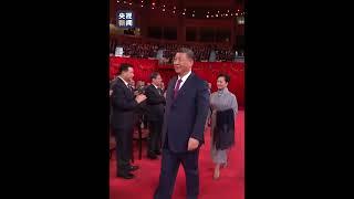 19日晚，习近平观看庆祝澳门回归祖国25周年文艺晚会。