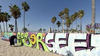 VR Venice Beach Graffiti Artist at Work 2