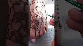 Mehandi in feets