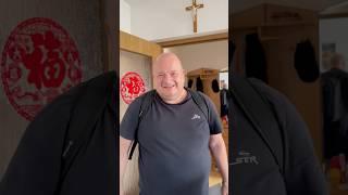 异国家庭，老公长期出差外地，2，3个星期才回来， 很辛苦呀！
