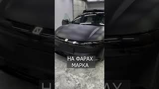 Надписи на фарах