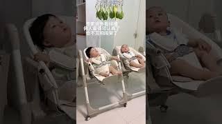 看样子妹妹有看中的叶子了#萌娃搞笑日常 #幼崽成长记 #贝易餐椅