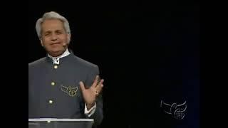 Pastor Benny Hinn reveals his secret for a successful ministry(2)