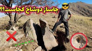 جاساز دوشاخ در روی سنگ قبر با نشانه  قبر گبری