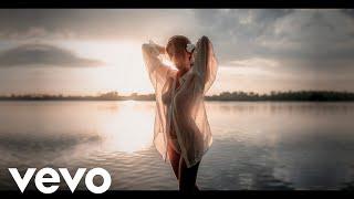 Alan Walker & Ashlee - SÁLVAME (Official Music Video)