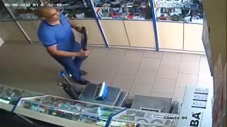 Вор в компьютерном магазине Кременчуга