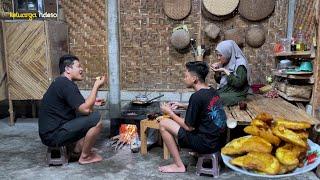 hujan masih tak reda, membuat camilan untuk keluarga,sukun goreng kriuk, sambel bawang