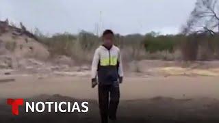 "¿Te dejaron solo?": hallan a un niño migrante abandonado en desierto de Texas | Noticias Telemundo