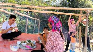 A good man came to help mother and daughter assemble the house and then had a happy meal together.