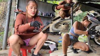 The repair girl changed the customer's broken tire and sold the old motorbike.