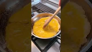 Making my Everyday Breakfast: Scrambled Eggs