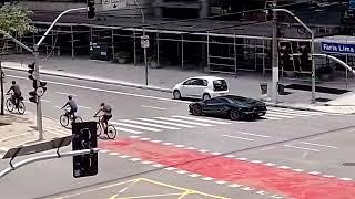 Lamborghini quebrando a barreira do som